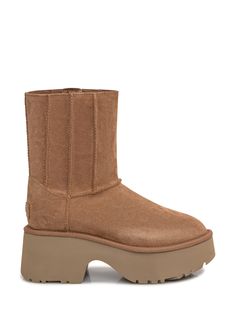 Brown boot in suede leather. Side closure with zip. Logo patch on heel. Wool lining.Composition: Outside:, 100% Leather Lining:, 100% Wool Sole:, 100% Rubber Ugg Shoes Women, Brown Suede Boots, Sheepskin Boots, Golden Goose Shoes, Sugar Cane, Ugg Classic, Snow Boots Women, Chunky Platform, Antique Metal