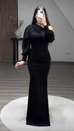 All Black Soiree Outfit, Elegant Satin Dress Wedding, Black Silk Dress Long Sleeve, Elegant Dresses For Women Classy Evening, Black Classy Prom Dress, Black Silk Prom Dress, Black Soiree Dress, Simple Soiree Dresses, Black Dress Classy Elegant Long