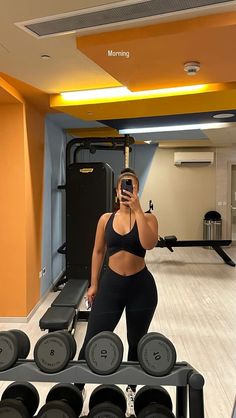 Lori Harvey Gym, Black Fitness Aesthetic, Black Women Gym, Workout Aesthetics, 2023 Manifestation, Jordan Woods, Lori Harvey, Black Fitness