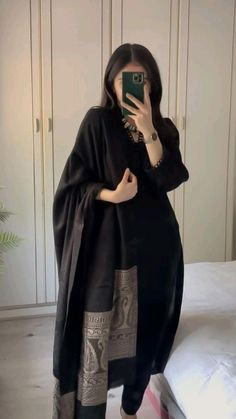 Pakistani Women Dresses, Trendy Outfits Indian, Stile Hijab, Pakistani Fashion Casual, Casual Indian Fashion, Desi Fashion Casual, Simple Pakistani Dresses, Designer Dresses Casual