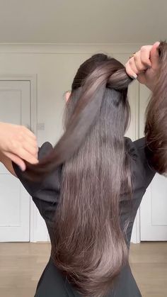 Hairstyles With A Claw Clip, Hairstyle With Hair Clip, Cake Syrup, Girls Easy Hairstyles, Hair Doos, Claw Clip Hairstyles, Clip Hairstyle, Hairstyles Design