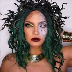 Snakes Black, Vampire Makeup Ideas, Medusa Halloween Costume, Medusa Makeup, Halloweenský Makeup, Vampire Makeup, Holloween Costume