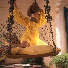 ca. 1967, Udaipur, India. Model in Jag Niwas, an island palace in the Rajasthan region of India, wearing yellow high-waisted dress of yellow Indian cotton by Rudi Gernreich. Image by © Condé Nast Archive/CORBIS via We Heart Vintage 1960s Summer Fashion, Patti Hansen, Samantha Jones, 60s 70s Fashion, 60s And 70s Fashion, Lauren Hutton, Swinging Sixties, Vogue Us, Fashion Friday