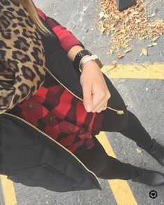 Plaid And Leopard, Plaid Outfits, Fall Winter Wardrobe, School Looks, Black Vest, Buffalo Check, Best Ideas, Looks Vintage, Fall Winter Outfits