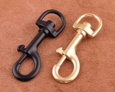 ⭐Due to manual measurement, there may be a little error.⭐metal swivel hooks carabiner snap buckles lobster claw clasp 70*16mm key chain key ring,Trigger Snap Hooks/Purse Hook for bag/purse/diy makingColor : gold/blacksize: 70*16mm Material : MetalQuantity : 4 pcs♥♥♥ Welcome to my store ♥♥♥ ✿ The order will be shipped within 1-3 working days after the payment is completed. ✿ This is international shipping,It usually takes 10-20 days to get to the United States, and 15-30 days to get to other coun Diy Purse Making, Purse Diy, Sewing Elastic, Claw Nails, Chain Lanyard, Fabric Handbags, Elastic Rope