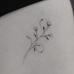 the back of a woman's stomach with flowers on it