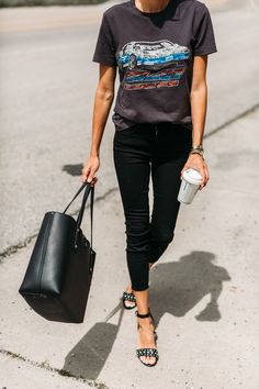 Stylish Work Bag, Walking Down The Street, Thanksgiving Outfits, Estilo Hippie, Mode Vintage, Fashion Mode, Looks Style