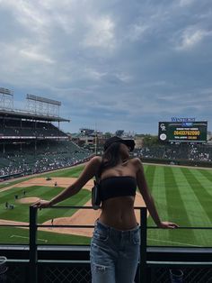 Cricket Stadium Outfit Women, Celebrity Baseball Game Outfit, Baddie Baseball Outfits, Simple Baseball Game Outfit, Spring Training Outfits Baseball, Baseball Game Fits Women, Aesthetic Baseball Game Outfit, Angels Baseball Outfit Women, Dodger Game Picture Ideas