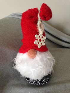 "Gnome for the Holidays! This listing is for the Red Hat Gnome Material: Glittery Red Sock Hat &  Black & White \"popcorn\" Body Furry Beard Rice Filler for balance White Snowflake Accent" Sock Hat, White Popcorn, Gnome For The Holidays, Red Sox Hat, White Snowflake, Red Hat, Red Hats, Red Sox, Popcorn