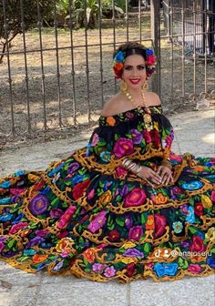 Fairytale Food, Convention Outfits, Traditional Mexican Dress, Hispanic Culture, Culture Club, National Costume, Mexican Girl, Mexican Dresses