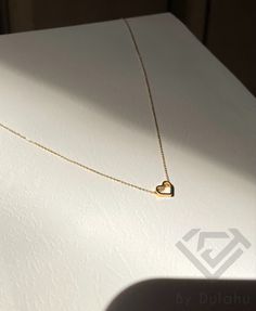 Locket Necklace Aesthetic, Jwellary Unique, Minimalist Accessories Jewellery, Simplistic Jewelry, Simple Necklace Designs, قلادات متدلية, Jewelry Necklace Simple, Gold Minimalist Jewelry