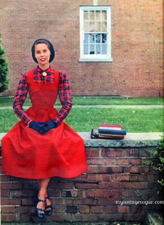 Seventeen Magazine 1948 Outfits 40s, Vintage Pinafore, 1970s Fashion Women, 20th Century Women, Decades Of Fashion, Fashion 1940s, I'm Just A Girl, Seventeen Magazine, 40s Fashion