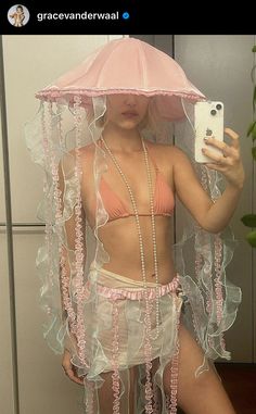 Mermaid Halloween Outfit, Jellyfish Halloween Costume, Jellyfish Halloween, Halloween Rave Outfits, Rave Halloween Costumes, Sea Costume, Jellyfish Costume, Halloween Rave, Fish Costume