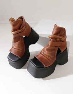 Unique Platform Shoes, Platform Sandals Outfit, Funky Boots, Retro Heels, Aesthetic Shoes, Outfit Trends, Platform Sandals Heels, Crazy Shoes