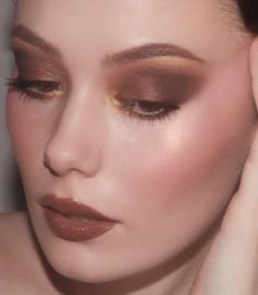 Eye Makeup Gold, Makeup Gold, Kkw Beauty, Edgy Makeup, Makeup Artistry, Eye Makeup Art, Makeup Pictures