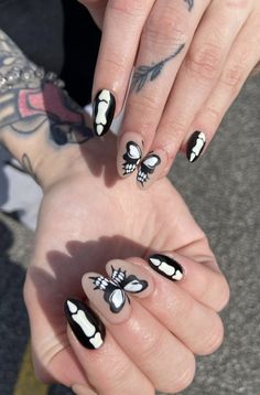 Skeleton Nails, Halloween Nails 2022, Butterfly Skeleton, Nail Art Designs For Beginners, Easy Nail Art Designs, Purple Nail Designs, Nails 2022, Nails Halloween