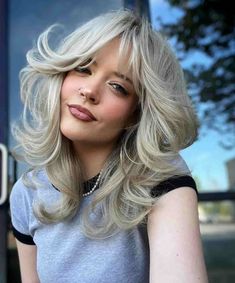 Volume Haircut Medium, Voluminous Curtain Bangs, Shaggy Haircuts Medium, Hairstyle With Curtain Bangs, Haircut Techniques, Now Hairstyles, Volume Haircut, Curtain Bangs With Layers, Long Curtain Bangs