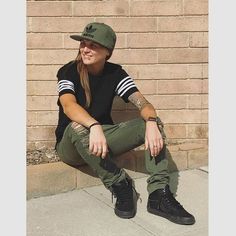 Tomboy Model, Outfit Tomboy, Outfits For Autumn, Tomboy Outfit, Lesbian Outfits, Tomboy Femme, Tomboy Look, Gender Fluid Fashion