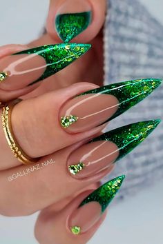 Long Stiletto Sparkling Emerald French New Years Eve Nails 2023 with Rhinestones Emerald Nails, Green Acrylic Nails, Filmy Vintage, New Years Eve Nails, Green Nail Designs, Heart Nail, Stiletto Nails Designs, New Year's Nails