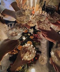 friendsgiving, friendsgiving aesthetic, thanksgiving aesthetic, thanksgiving dinner aesthetic 블로그 디자인, Christmas Feeling, Christmas Mood, Decoration Christmas, Christmas Aesthetic, Cozy Christmas, Christmas Dinner, Tis The Season, Winter Christmas