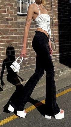 Chunky Heels Outfit Jeans, White Platform Outfit, White Platform Sandals Outfit, Black Platform Heels Outfit, Platform Heels Outfit Ideas, Chunky Platform Heels Outfit, Platforms Outfit, Chunky Sandals Outfit, Chunky Heels Outfit