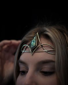 Let’s talk crowns! 😌✨ I made so many tiaras and crowns over the years, but it feels like I‘m always circling back to moons, leaves and dropshaped stones.☺️🍃  #fantasyjewelry #elvenjewelry #fantasyaesthetic #witchy Hexe, Fee, Elfe, Schmuck, Krone, Fantasie, Tiara, Mittelalter, Kleinunternehmen, Düster, Mystisch, Historisch, Sorcière, Fée, Elfe, Bijoux, Couronne, Fantaisie, Tiare, Moyen Âge, Petite entreprise, Fait main, Sombre, Mystique, Historique, Bague, Collier, Dark, Witch, Fairy, Elf, Jewelry, Crown, Fantasy, Tiara, Middle Ages, Small business, Handmade, Dark, Mystical, Historical, Labradorite, Goddess Fae Crown, Heavy Crown, Elf Jewelry, Witch Fairy, Augsburg Germany