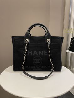 Chanel Deauville Shopper ToteBlack LGHWSmall 34.5 x 27 x 16 cmChain drop 32 cmMicrochipJuly 20239.9/10 Like NewIncludes full set box (box not for international shipping), dust bag and receiptRTP 6300 sgdPrice now 5590 sgd 4150 usd CN5707-02 Designer Bags Louis Vuitton, Burberry Sunglasses, Gold Ounce, Chanel Deauville Tote Bag, Shopper Tote, Black Tote Bag, Chanel Bag, Full Set, Luxury Bags