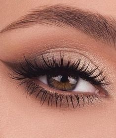 Brown Smokey Eye Brown Eyes, Natural Wedding Makeup Winged Eyeliner, Brown Soft Eye Makeup, Simple Light Smokey Eye, Simple Makeup Hazel Eyes, Beige Smokey Eye, Make Up For Dark Brown Eyes Natural, Makeup For Very Pale Skin, Hazel Eye Wedding Makeup