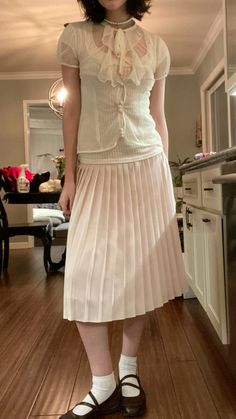 What To Wear With A White Skirt, Modest Coquette, Eyeliner Glitter, Pinterest Outfits, 2024 Fashion, Really Cute Outfits, Outfits Fashion, Looks Style