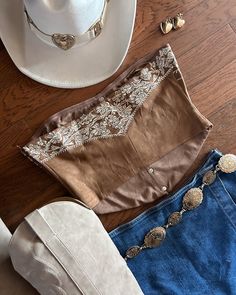 Cowgirl Style Outfits Summer, Winter Country Concert Outfit, Western Birthday Outfit, 70s Western Fashion, Outfit Vaqueros, Country Concert Outfit Fall, Stagecoach Outfits, Cowgirl Princess, Country Tops