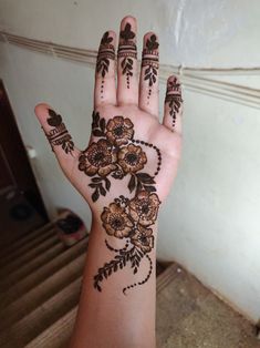 Arabic mehendi. Simple mehendi. Easy. Palm mehendi design. Henna Henna Mehendi Arabic, Henna For Palm Simple, Easy Mehendi Designs On Palm, Hena Designs Simple Palm, Simple Mendhi Designs Palms Easy, Palm Mendhi Design Easy, Palm Mehndi Design Arabic Henna, Pretty Henna Designs Palm, Eid Henna Palm