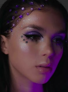 Rhinestone Makeup, Rave Makeup, Purple Makeup, Smink Inspiration, Makijaż Smokey Eye, Eye Makeup Designs, Foto Tips, Makeup Eye Looks, Creative Eye Makeup