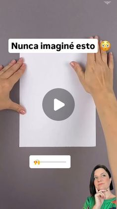 two hands holding up a piece of paper with the words nunca imagine esto on it