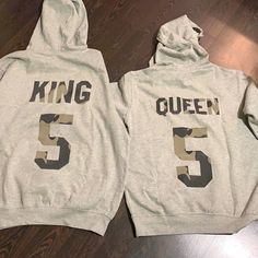 Paar Hoodies König und Königin, Passende Paar Hoodies, König Königin Hoodies, Niedliche Paar Hoodies, Ärmel Print Hoodie, Preis pro Stück - Etsy.de King And Queen Sweatshirts, Custom Sweaters, Matching Sweaters, King And Queen, Print Hoodie, Queen, Trending Outfits