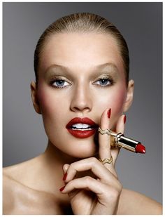 Make Up Artist Photoshoot, Paola Kudacki, Lipstick Ad, Makeup Photoshoot, Beauty Makeup Photography, Toni Garrn, Business Photoshoot, Photoshoot Makeup, Cosmetics Photography