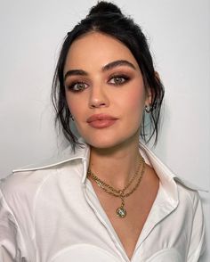 Eye Makeup Bride, Smokey Wedding Makeup, Wedding Makeup Looks Natural, Wedding Makeup Simple, Lucy Hale Blonde, Lucy Hale Style Outfits, Bridal Makeup Inspiration, Natural Wedding Makeup Looks