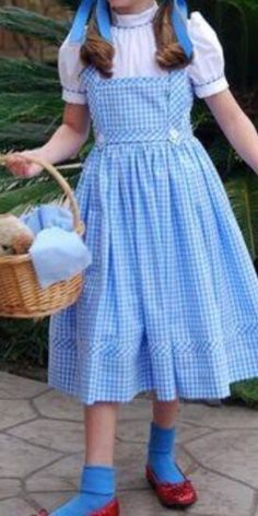 Dorothy Costume Diy, Dorthy Costume, Dorothy Halloween, Dorothy Halloween Costume, Wizard Oz, Birks Outfit, Belle Halloween, Dorothy Costume, Dress Up Clothes