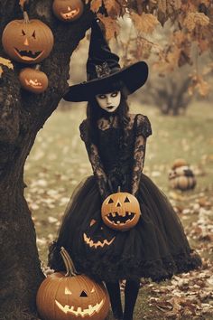 halloween aesthetic, outfit Halloweentown Outfit, Witch Photos, Fun Office, Spooky Party, Cute Witch, Beautiful Witch, Witch Outfit, Halloween Magic, Halloween Aesthetic