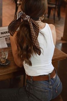 Cute Headband Hairstyles, Cute Headbands, Bandana Hairstyles, Grunge Hair, Carrie Bradshaw, 가을 패션, Headband Hairstyles, Scarf Hairstyles, Cute Hair