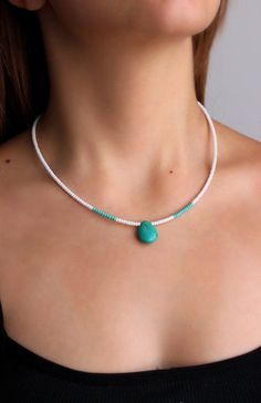 NECKLACES #BeadedNecklaces 6mm Bead Necklace, Beads Necklace With Pendant, Boho Beads Necklace, Seed Bead Necklace Ideas, Diy Necklace Easy, White Seed Bead Necklace, Turquoise Jewelry Necklace, Turquoise Stone Jewelry