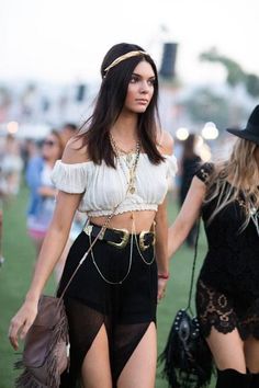 Coachella street style—festival fashion at it's best (hi Kendall Jenner!) Coachella Looks, Look Festival, Festival Trends, Mode Hippie, Music Festival Outfits, Festival Inspiration, Coachella Fashion