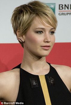 Jennifer Lawrence with a pixie cut. Because she couldn't get any more perfect. Jennifer Lawrence Pixie, Fine Haircuts, Edgy Pixie Hairstyles, Kort Bob, Short Hairstyle, New Haircuts, Hair Stuff, Hair Envy, Pixie Hairstyles