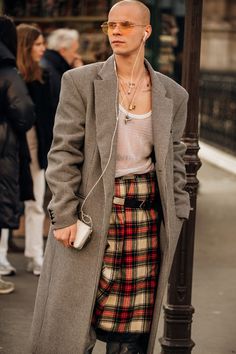 Dapper Outfit, Androgynous Models, Gender Fluid Fashion, Paris Fashion Week Street Style, Quirky Fashion, The Best Street Style, Creation Couture, Best Street Style