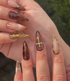 Red Nails With Gold French Tip, Dark Red Nails With Gold Design, French Gold Tip Nails, Burgundy Gold Nail Designs, Gold Nail Designs Acrylic, Acrylic Nail Red, Chrome Red Nails Designs, Chrome Ombre Nails Designs, Red Black Gold Nails