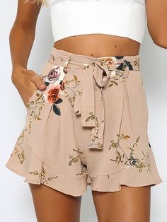 These lovely floral high waist shorts are sure to be a new fave in your wardrobe. Featuring a drawstring waist with a sash belt and ruffled hems on the legs falling mid-thigh these pair perfectly with a cropped top or bodysuit and wedges. Made with a blend of polyester and cotton. Womens High Waisted Shorts, Short Satin, Tokyo Street Fashion, Chiffon Shorts, Satin Shorts, Chiffon Fashion, Casual Summer Shorts, Ruffle Shorts, Floral Print Shorts