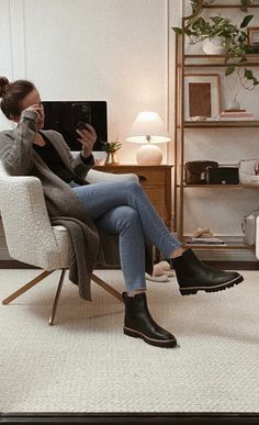 Chelsea Boot Outfit Women Jeans, Caslon Chelsea Boot Outfit, Jeans And Lug Boots Outfit, Madewell Chelsea Boot Outfit, Madewell Boots Outfit, Womens Chelsea Boots Outfits Black, Lug Sole Boots With Dress Outfit, How To Style Lug Boots, Chelsea Boot Women Outfit