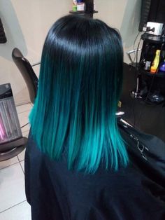 Korean Hairstyle Ideas, Blue Hair Streaks, Coolest Hairstyles, Bang Styles, Bob Pendek, Underneath Hair Color Ideas, Underneath Hair Color, Cute Background