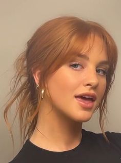 Wispy Bangs Light Brown Hair, Ginger Hair With Wispy Bangs, Wispy Bangs Ginger Hair, Ginger Wispy Bangs, Wispy Bangs Medium Hair Round Face, Long Wispy Bangs Round Face, Wispy Bangs Red Hair, Fringe Bangs With Medium Hair