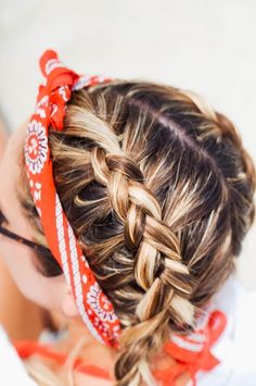 Quick and Easy Scarf Braid Styles for Beginners Braids And Bandanas, Bandana With Braids, Braids With Bandana, Bandana Hairstyles Braids, Braids Bandana, Bandana Braids, Bandana Hairstyle, Bandana Headbands, Hairstyle 2023