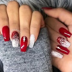 Ongles de mariage Red And White Nails, Red Gel Nails, Red Christmas Nails, Cute Christmas Nails, Christmas Nails Easy, Christmas Gel Nails, Christmas Nail Art Designs, Red Nail Designs